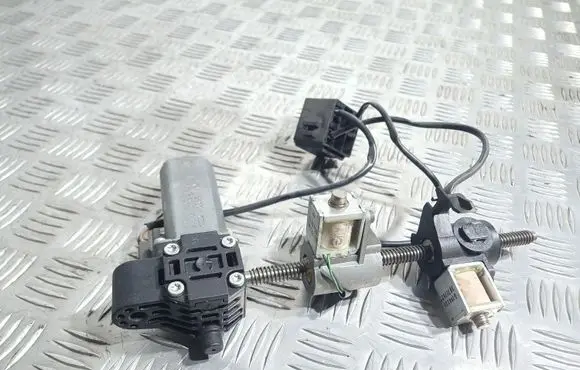 Jaguar XF X250 Steering column adjust motor 0390201947