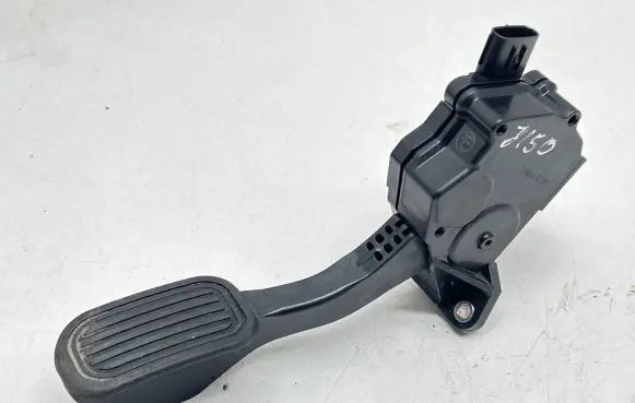 Toyota Land Cruiser (J150) Accelerator throttle pedal 7811060180 1988001630 06D10C00011