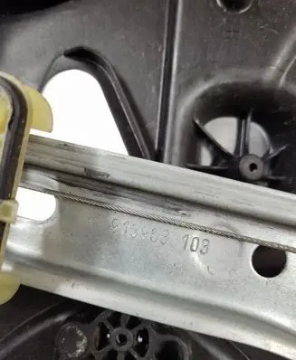 Volvo V70 Rear window lifting mechanism without motor 913950 913963103