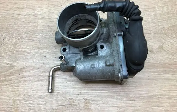 Lexus IS 220D-250-350 Throttle body valve 261000R030