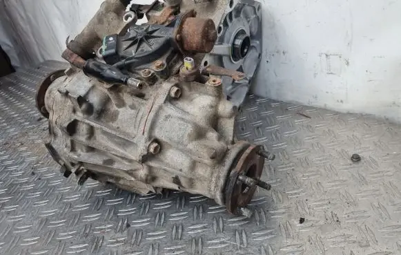 Toyota Land Cruiser (J100) Gearbox transfer box case 