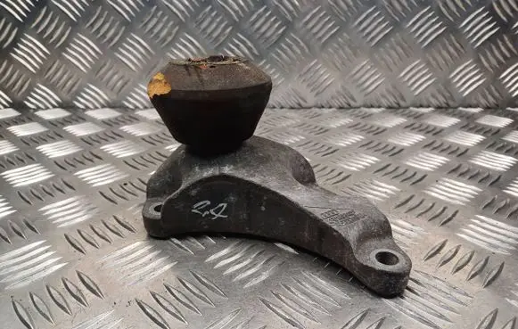 Engine mounting bracket