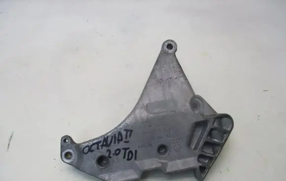 Skoda Octavia Mk2 (1Z) Engine mounting bracket