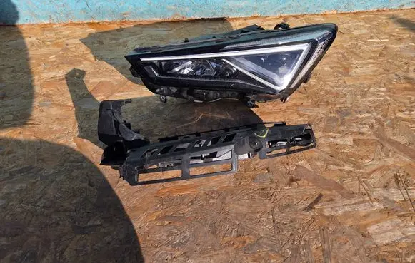 Seat Tarraco Headlight/headlamp 5FJ941007E