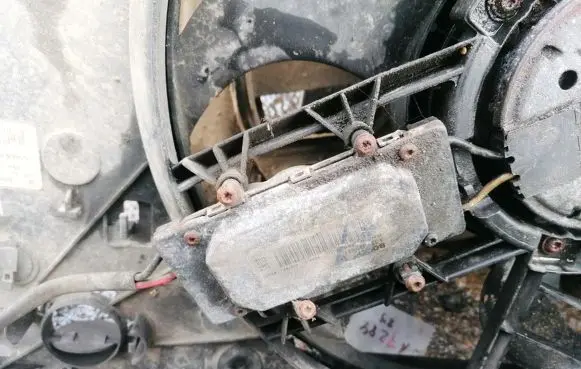 Volvo S80 Coolant fan relay 