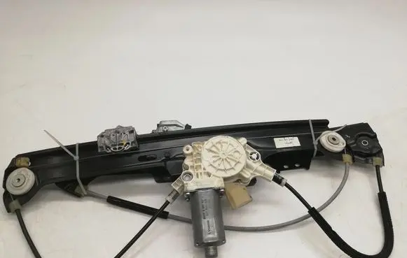 BMW 5 E60 E61 Front door electric window regulator 6981141