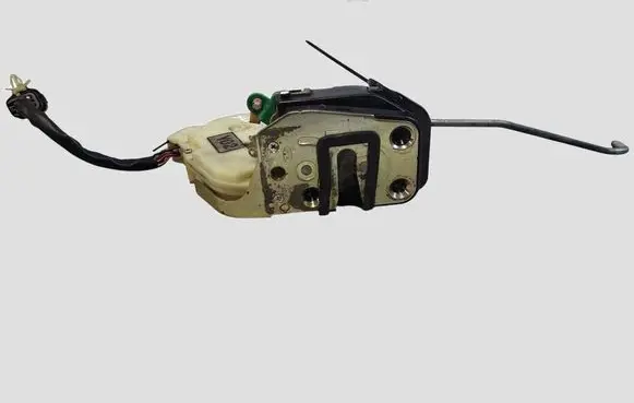 KIA Sorento Front door lock
