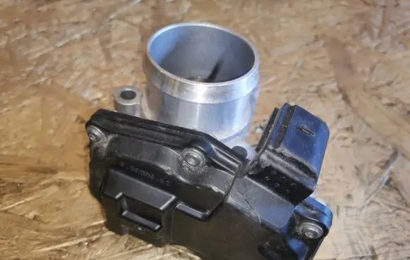 Ford Focus Throttle valve CM5G9F991FB B131020993