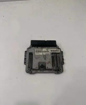 Hyundai i30 Engine control unit/module ECU 0281015213 1039S25477 391052A760