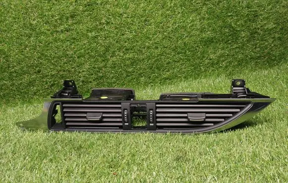 Audi A6 S6 C7 4G Dash center air vent grill 4G1820951
