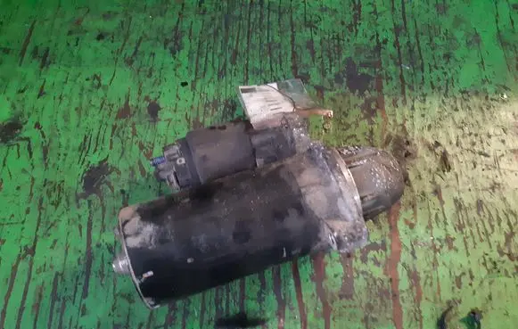 Mercedes-Benz E W211 Starter motor A0051516601