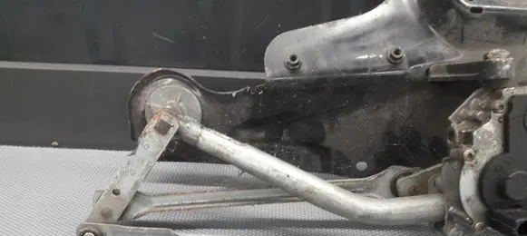 Ford Fiesta Front wiper linkage 