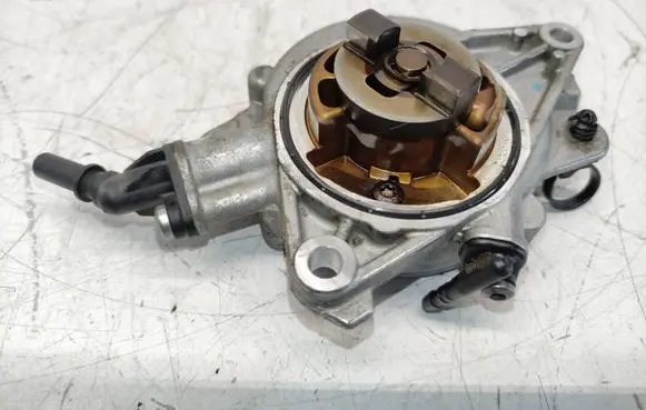 Citroen C4 II Picasso Vacuum pump 7586424 206430503
