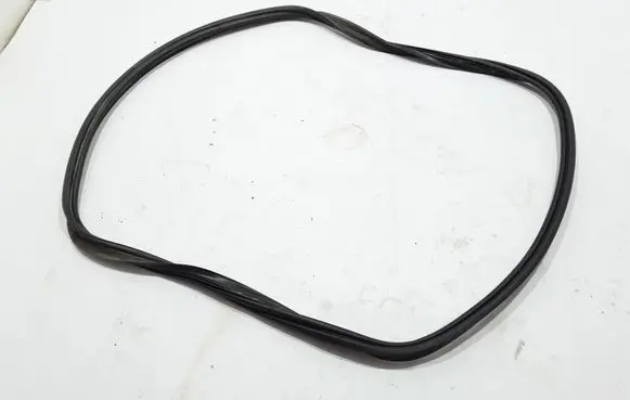 Volvo XC70 Trunk rubber seal (body) 31385591