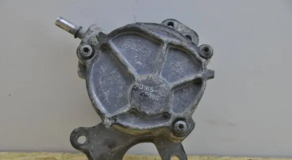 Citroen C4 I Picasso Vacuum pump D1651C2