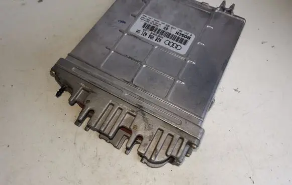 Audi A4 S4 B5 8D Engine control unit/module 028906021GM 0281001658