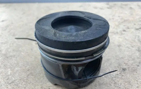BMW 5 E60 E61 Piston 11257792745 7792745