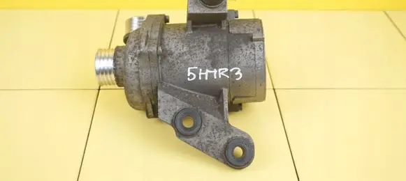 BMW 3 E90 E91 Water pump 7586928 N43B20A