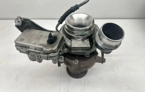BMW 1 F20 F21 Turbo 8518204 140306 023703