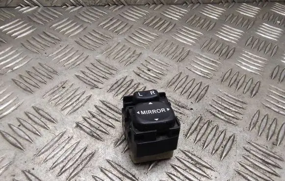 Wing mirror switch