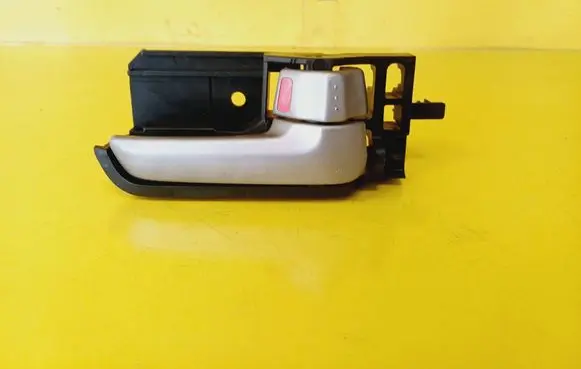 Suzuki Swift I Rear door interior handle