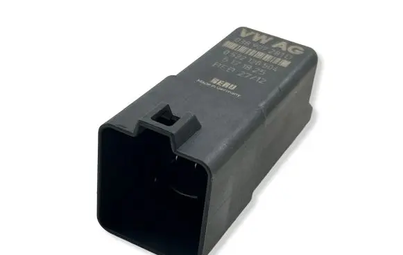 Skoda Octavia Mk2 (1Z) Glow plug pre-heat relay 038907281D 0522120504 5171825