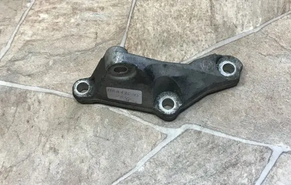 BMW 5 F10 F11 Fuel pump bracket 7810698
