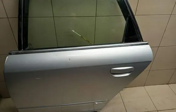 Audi A4 S4 B7 8E 8H Rear door 43R00081 8E0959801E