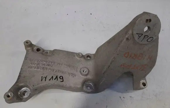 Volkswagen Touareg II Engine mounting bracket 7PO199307