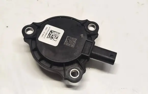Mercedes-Benz C AMG W205 Camshaft speed sensor a2761560790