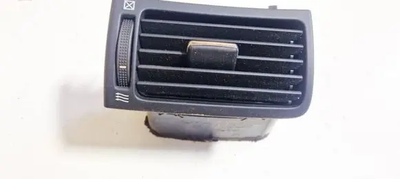 Toyota Avensis T250 Dash center air vent grill