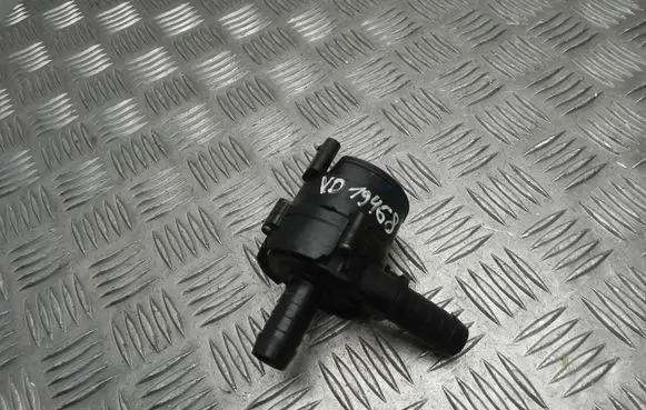 Ford Mondeo MK V Webasto circulation pump for autonomous heater DS788C419AC