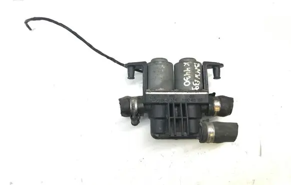 BMW 5 E39 Coolant heater control valve 1147412137 8374995 K4430