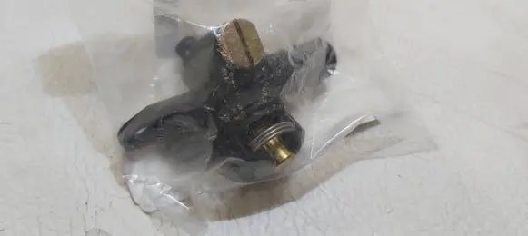 Land Rover Defender Thermostat LR004557
