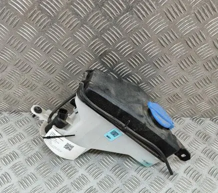 Windshield washer fluid reservoir/tank