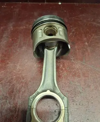 Mercedes-Benz E W211 Piston with connecting rod 