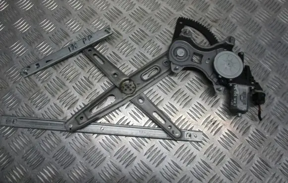 Hyundai i20 (PB PBT) Front door window regulator with motor