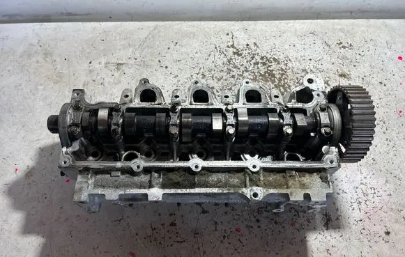 Renault Clio IV Engine head 110428257R