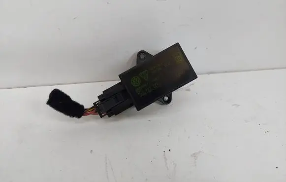 Volkswagen Phaeton Seat heating relay 7L0959772 15304