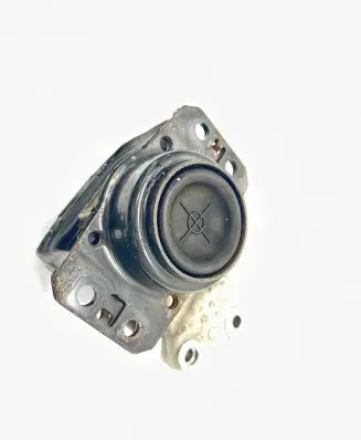 Peugeot 308 Engine mount bracket 9636845880 9635845880 9636270080