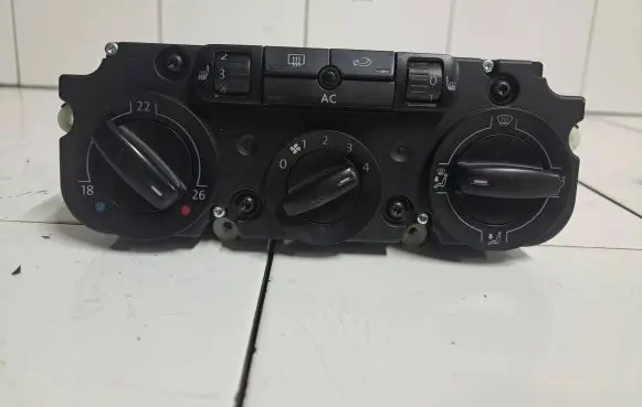 Volkswagen Jetta V Climate control unit 1K1820045B 5HB00932201 983179E