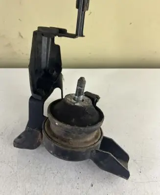 Hyundai Santa Fe Engine mount bracket