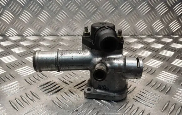 Volkswagen PASSAT B5.5 Engine coolant pipe/hose 038121133A 038121144A