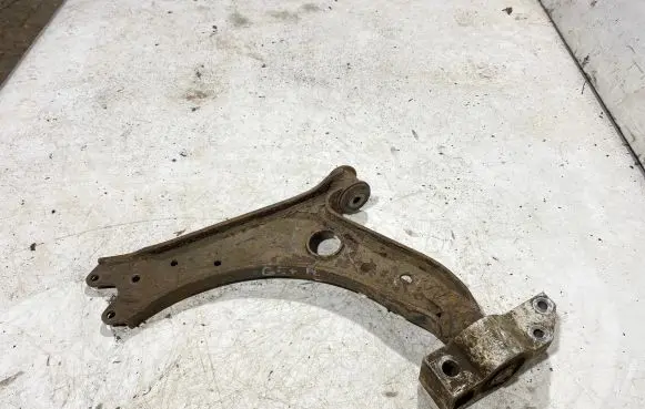 Volkswagen Golf Plus Front lower control arm/wishbone