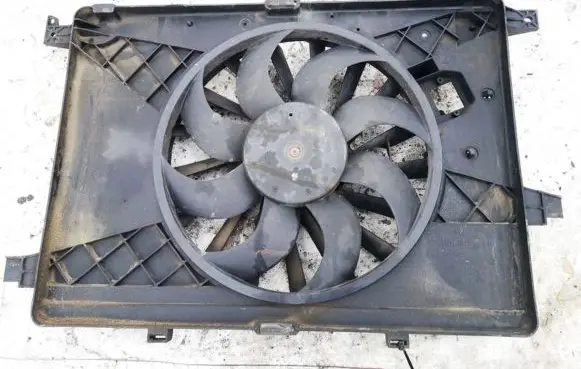 Radiator cooling fan shroud
