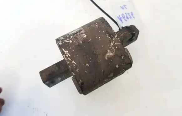 Mercedes-Benz E W211 Engine mount bracket