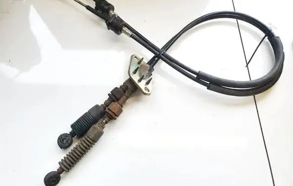 Mitsubishi Carisma Gear shift cable linkage