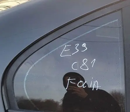 BMW 5 E39 Sliding door window/glass 