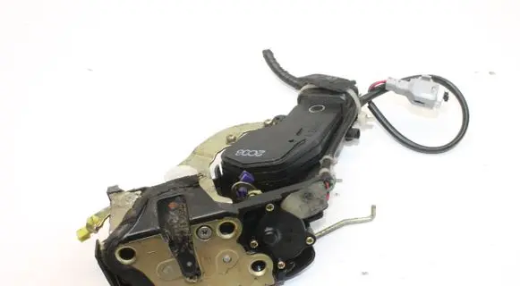 Toyota Land Cruiser (HDJ90) Coupe door lock (next to the handle) 