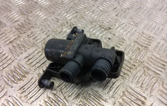 BMW X5 E53 Coolant heater control valve 6920226